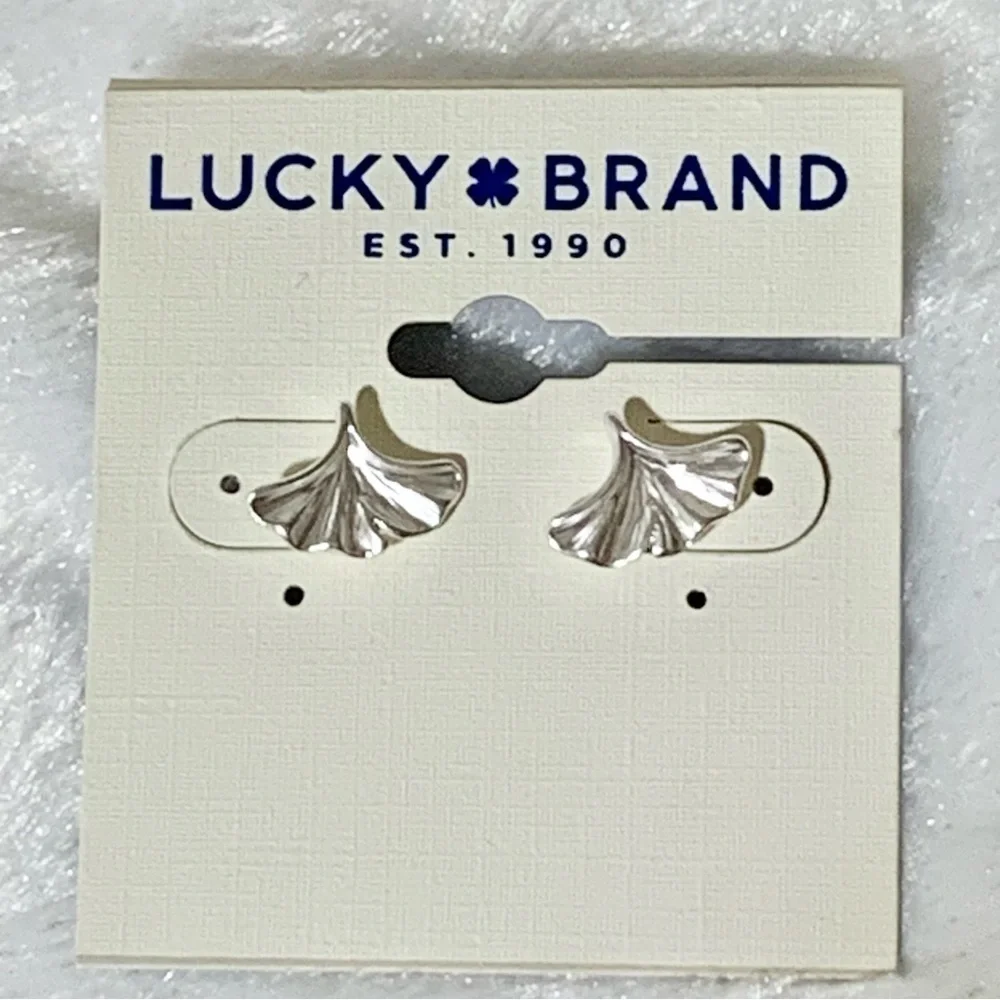NWT Lucky Brand silver earrings 🍀